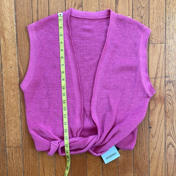 New with tags. Jacquemus sleeveless sweater top. Size 44. - Picture 7 of 7